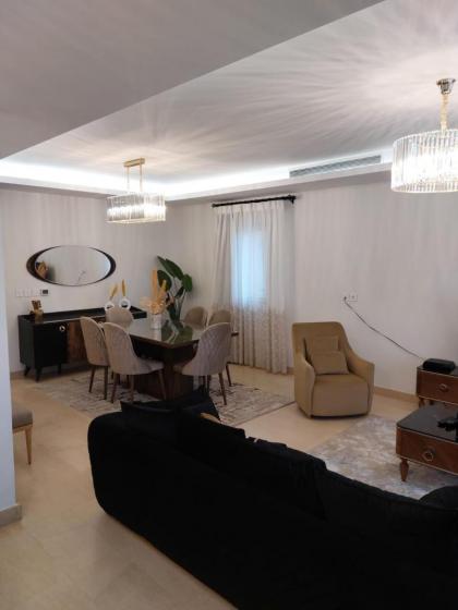 CFC Luxurious 4BR Apartment Remarkable value unbeatable Location - image 6