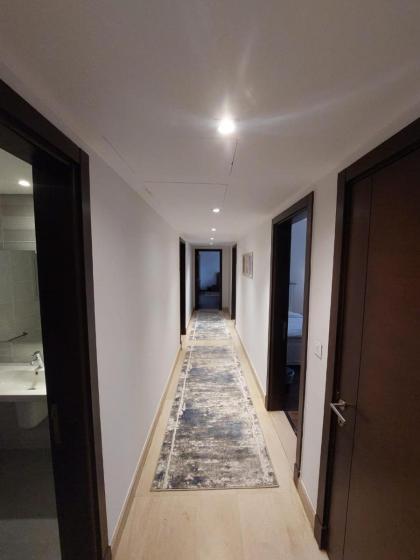 CFC Luxurious 4BR Apartment Remarkable value unbeatable Location - image 7