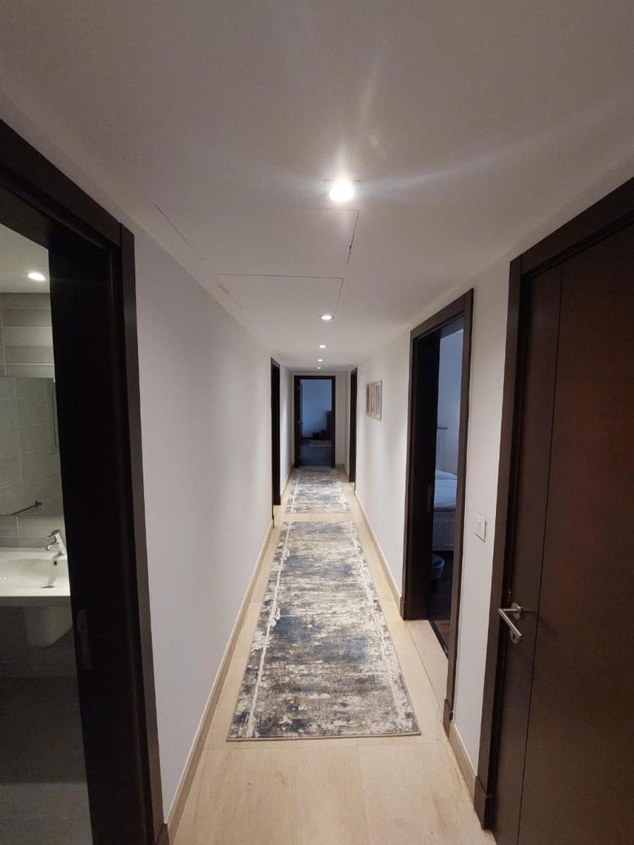 CFC Luxurious 4BR Apartment Remarkable value unbeatable Location - image 7