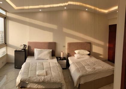 Motel in Cairo 
