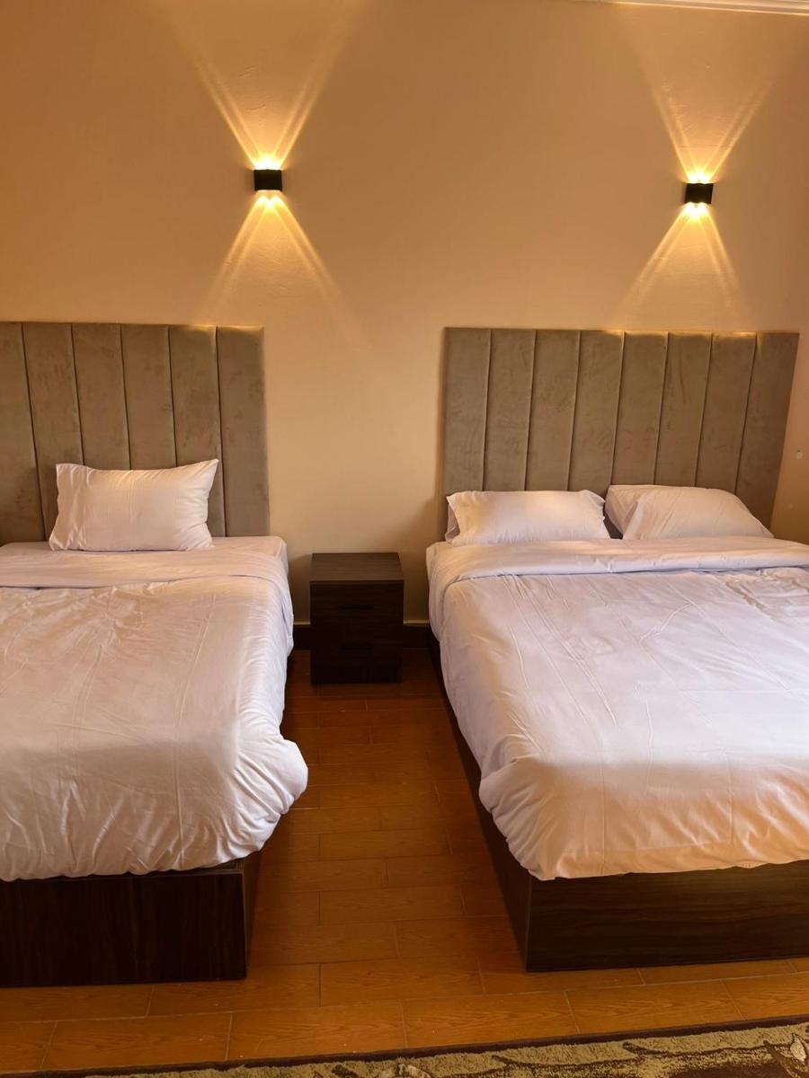 pyramid view inn - image 3