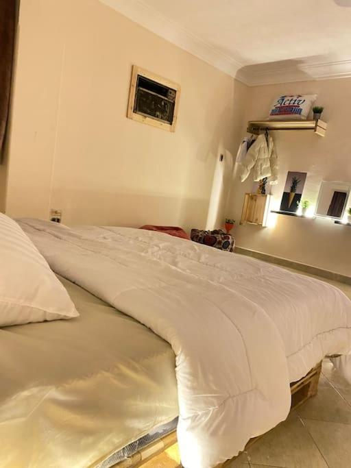 Luxary wooden apartment near airport - main image