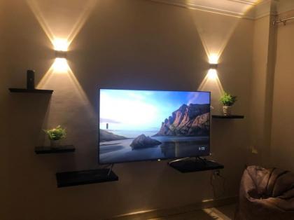 Luxary wooden apartment near airport - image 16