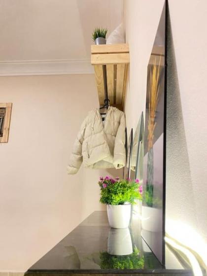 Luxary wooden apartment near airport - image 3