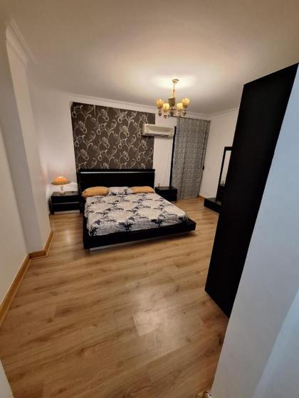 Nasr City Royal 4BR Apartment - image 27