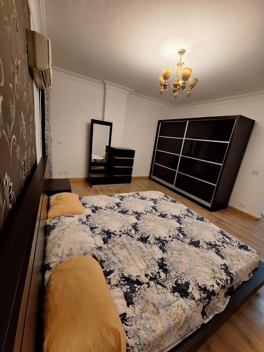 Nasr City Royal 4BR Apartment - image 5