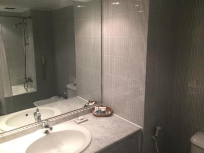 Amarante Pyramids Bed Room - image 2
