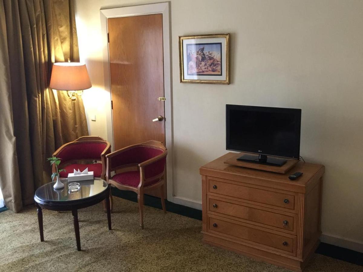 Amarante Pyramids Bed Room - image 4