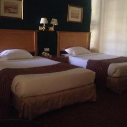 Amarante Pyramids Bed Room - image 5