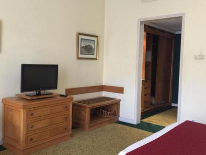 Amarante Pyramids Bed Room - image 6