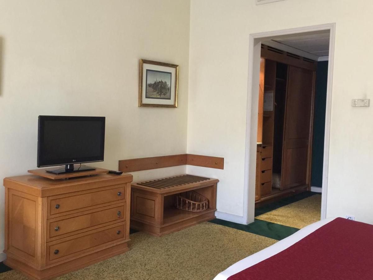 Amarante Pyramids Bed Room - image 6