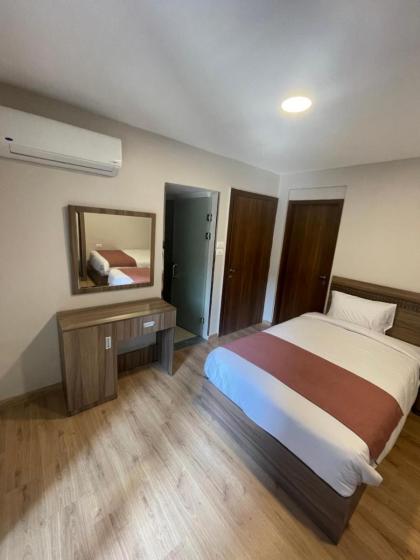 New Lotus Hotel - image 12
