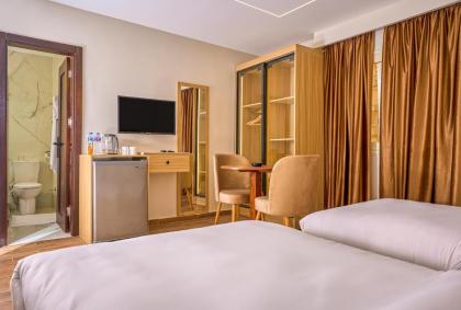 Rotana Pyramids View - image 13