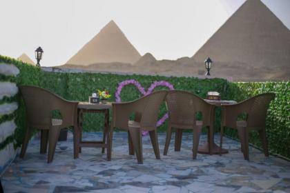 king and queen hotel 700meters pyramids view - image 7