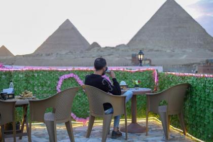 king and queen hotel 700meters pyramids view - image 8