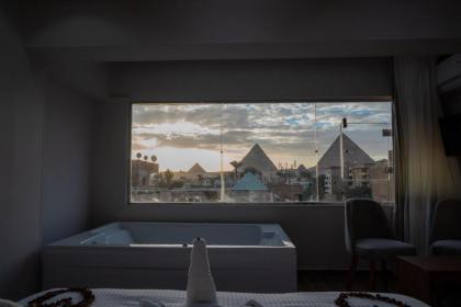 Tuya pyramids inn