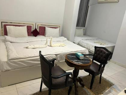shining pyramids inn - image 3