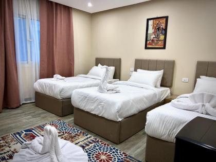 Pyramids Hotel - image 8