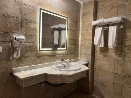 Pyramids Hotel - image 2
