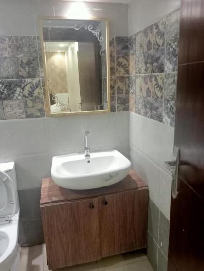 لاصحاب التميز شقة راقية في المهندسين بالقرب من جامعة الدول والنيل - image 12